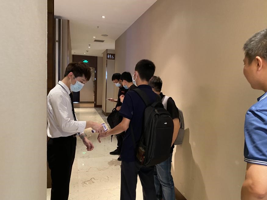 疫情期間，嚴格做好來訪登記及體溫檢測.jpg
